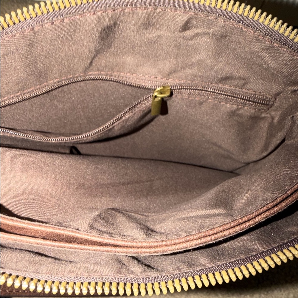 Olivia & Kate Vegan Leather Crossbody Bag - Picture 5 of 13